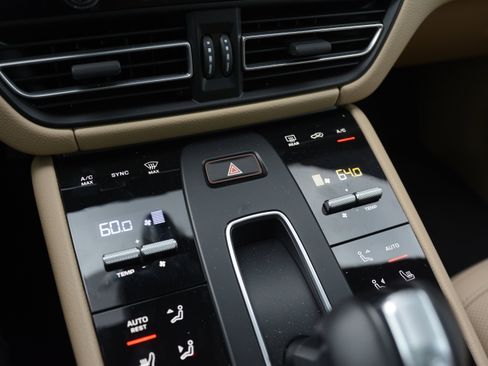 Certified 2026 Porsche Macan AWD/4WD image 23