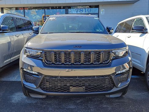 New 2025 Jeep Grand Cherokee Limited w/ Black Appearance Package AWD/4WD image 2