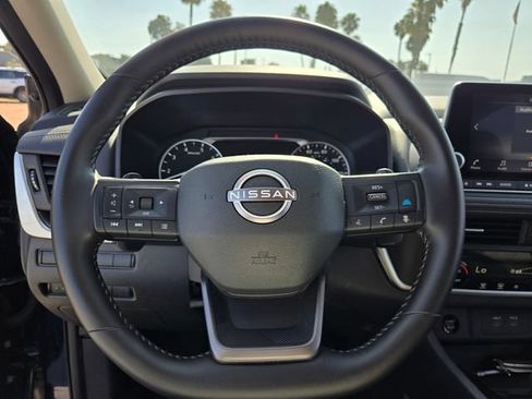Used 2025 Nissan Rogue SV FWD image 20