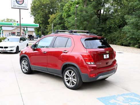 Used 2020 Chevrolet Trax LT w/ Sun & Sound Package image 5
