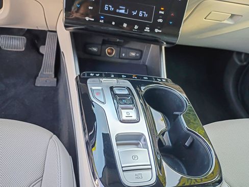 Used 2022 Hyundai Tucson Limited AWD/4WD image 12