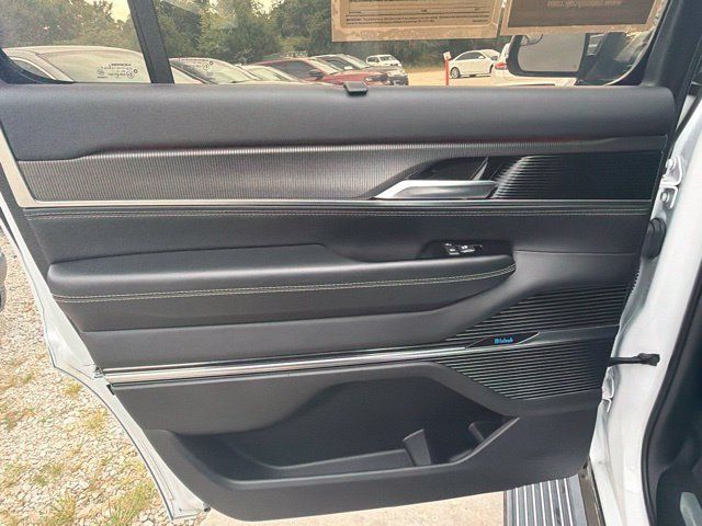 Used 2022 Jeep Grand Wagoneer Series II w/ Quick Order Packagew 28T AWD/4WD image 13