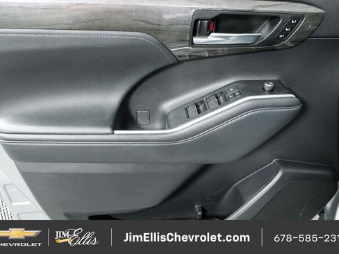 Used 2022 Toyota Highlander Limited FWD image 6