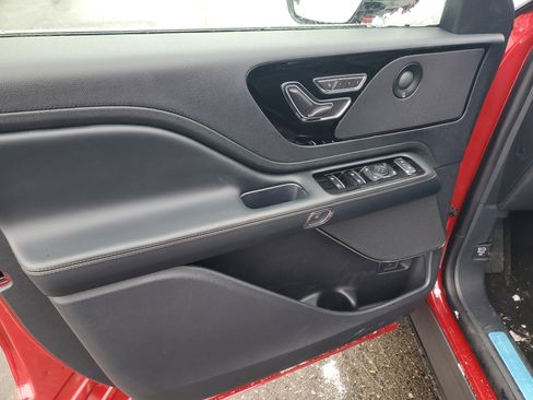 New 2026 Lincoln Aviator AWD image 8