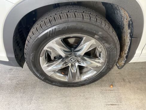 Used 2019 Toyota Highlander Limited Platinum image 10