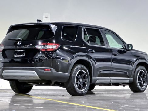 Used 2025 Honda Pilot EX-L image 9