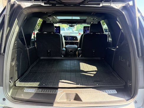 Used 2025 Chevrolet Tahoe High Country AWD/4WD image 40