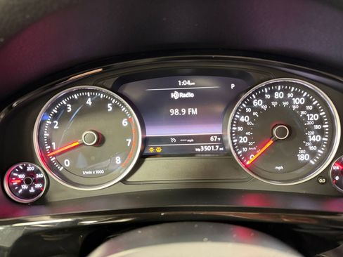 Used 2013 Volkswagen Touareg Sport image 20