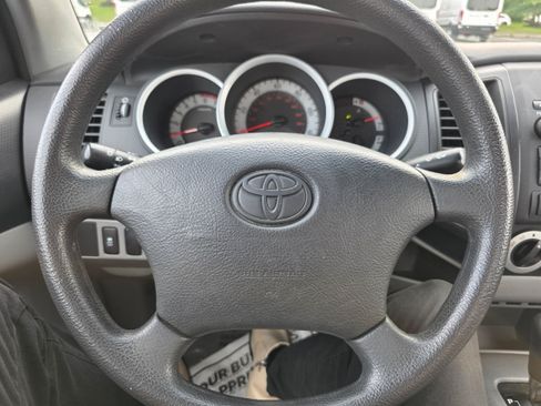 Used 2011 Toyota Tacoma 2WD Regular Cab image 12