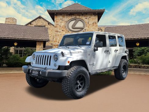 Used 2016 Jeep Wrangler Unlimited Rubicon w/ Connectivity Group AWD/4WD image 4
