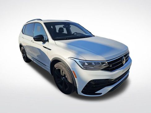 Used 2024 Volkswagen Tiguan SE R-Line FWD image 2