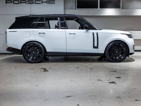 Used 2025 Land Rover Range Rover Autobiography AWD/4WD image 9