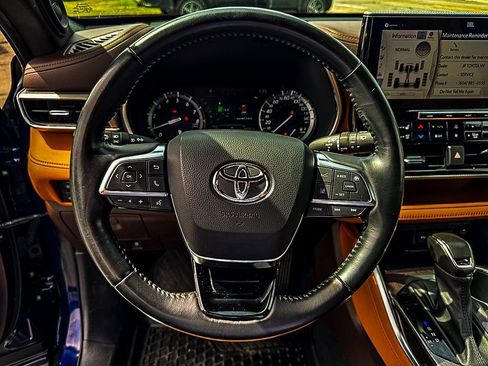 Used 2021 Toyota Highlander Platinum AWD/4WD image 16
