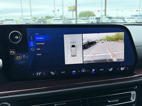 Used 2024 Chevrolet Traverse Z71 image 18