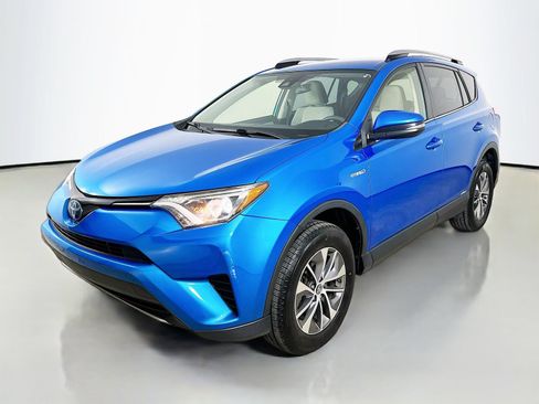Used 2018 Toyota RAV4 LE AWD/4WD image 1