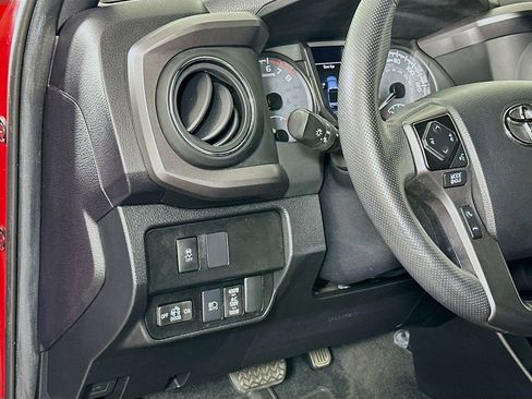 Used 2022 Toyota Tacoma TRD Off-Road image 10