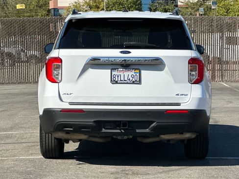 Certified 2022 Ford Explorer XLT w/ Class IV Trailer Tow Package image 5