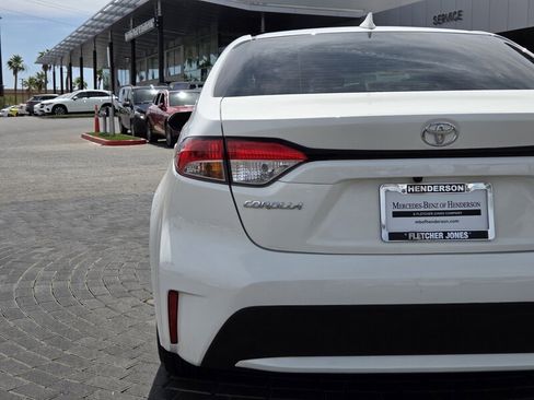 Used 2021 Toyota Corolla LE w/ Carpet Mat Package (TMS) FWD image 11