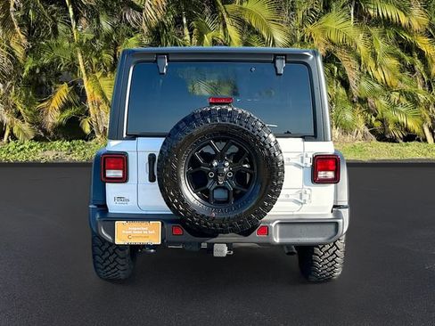 Used 2025 Jeep Wrangler Sport AWD/4WD image 7