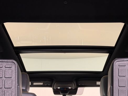 Used 2025 Ford Expedition Tremor image 16