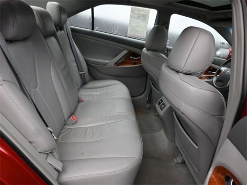 Used 2010 Toyota Camry XLE image 6