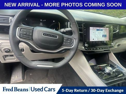 Used 2022 Jeep Wagoneer Series III w/ Premium Group I AWD/4WD image 11