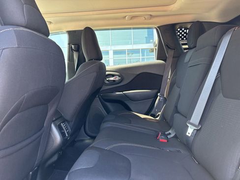 Used 2016 Jeep Cherokee Latitude w/ Comfort/Convenience Group AWD/4WD image 9