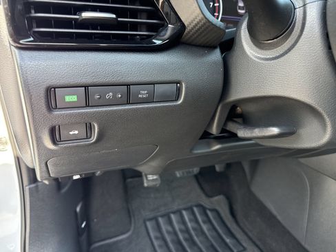 Used 2025 Nissan Sentra SV FWD image 16