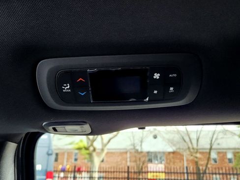 New 2025 Chrysler Pacifica Select image 31
