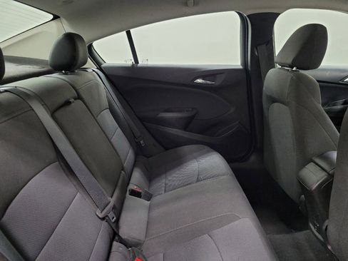 Used 2018 Chevrolet Cruze LT FWD image 19