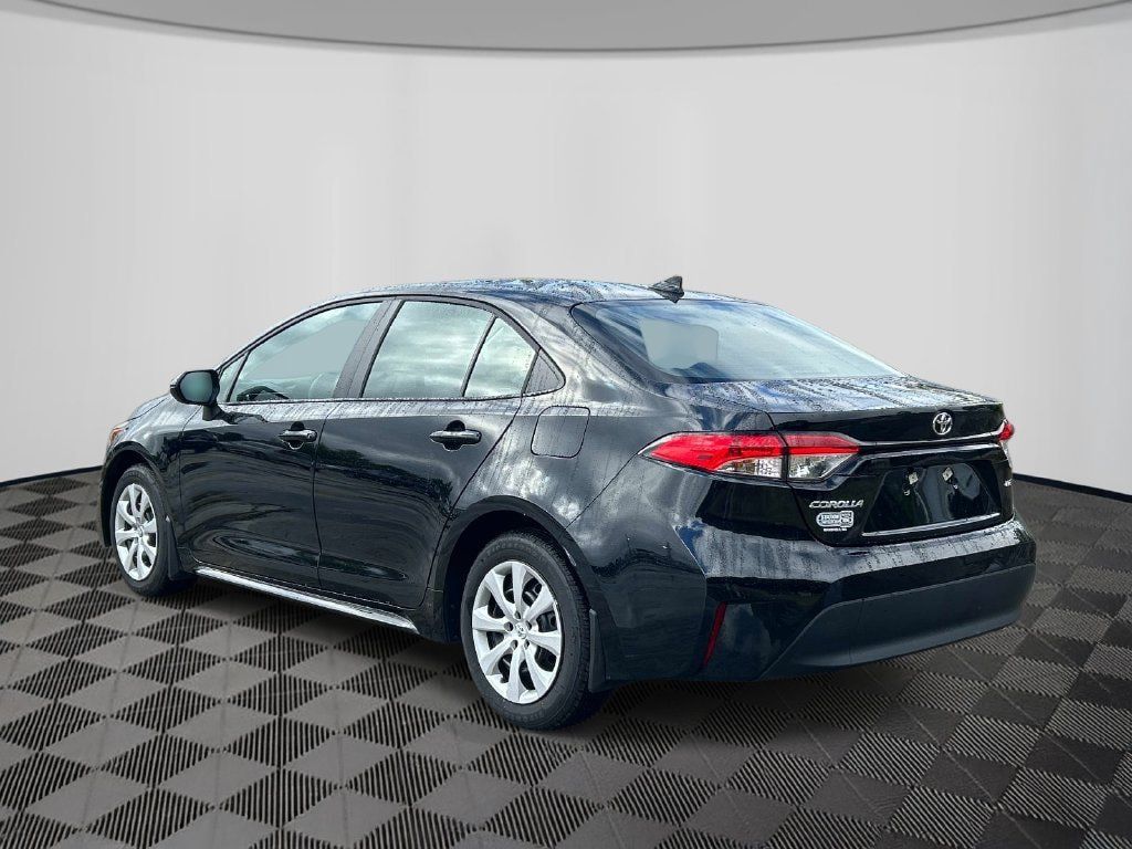 Used 2025 Toyota Corolla LE FWD image 3