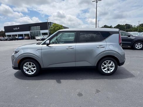 Certified 2025 Kia Soul LX w/ LX Technology Package FWD image 6