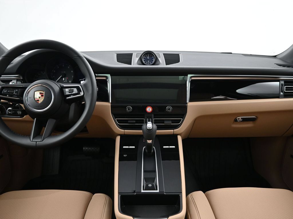Used 2026 Porsche Macan AWD/4WD image 9