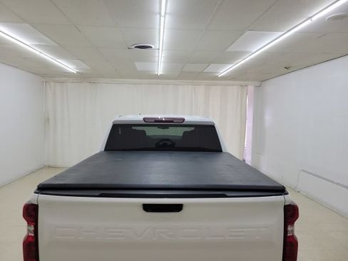 Used 2023 Chevrolet Silverado 1500 LT AWD/4WD image 9