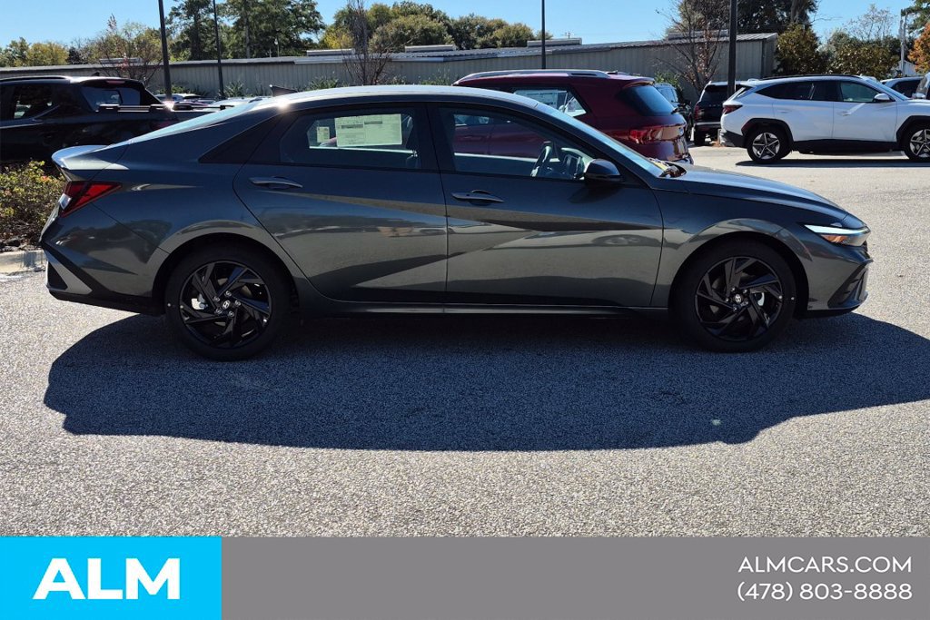 Used 2026 Hyundai Elantra Sport FWD image 4