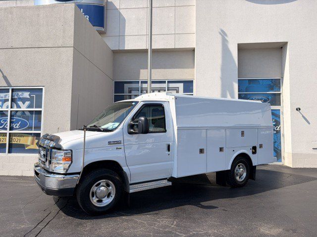 Used 2013 Ford E-350 and Econoline 350 Super Duty w/ PWR Locks & Windows Group RWD image 3