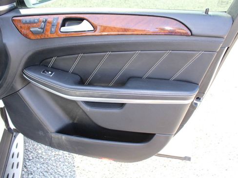 Used 2015 Mercedes-Benz GL 63 AMG 4MATIC w/ Accessory Chrome Package image 25