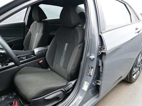 Certified 2025 Hyundai Elantra SEL image 11