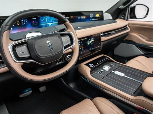 New 2026 Lincoln Navigator Black Label AWD/4WD image 16