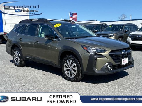 Certified 2025 Subaru Outback Premium AWD/4WD image 1