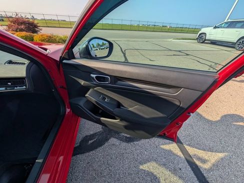 Used 2023 Honda Civic Sport image 4