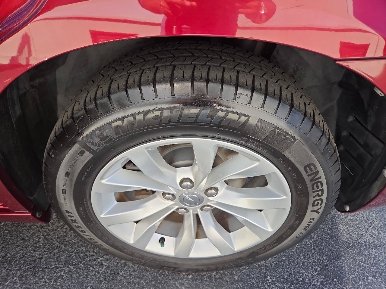 Used 2016 Chrysler 300 Limited RWD image 17