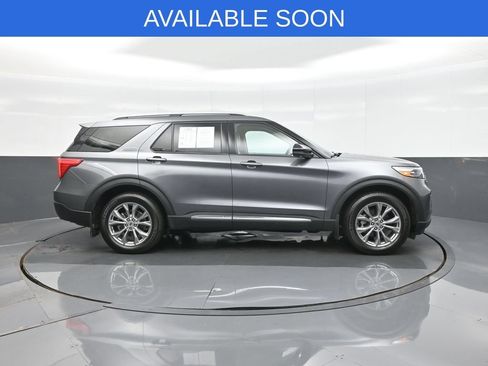 Used 2022 Ford Explorer Limited w/ Equipment Group 301A AWD/4WD image 8