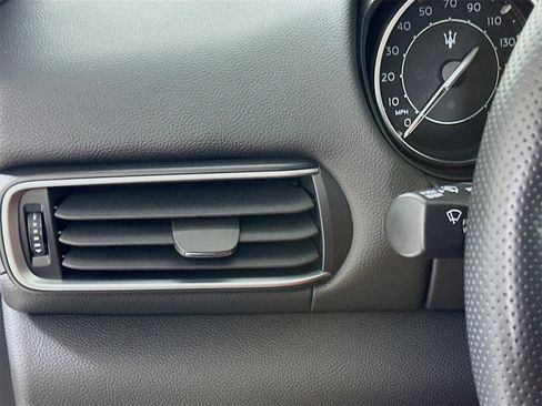 Used 2022 Maserati Levante GT image 11