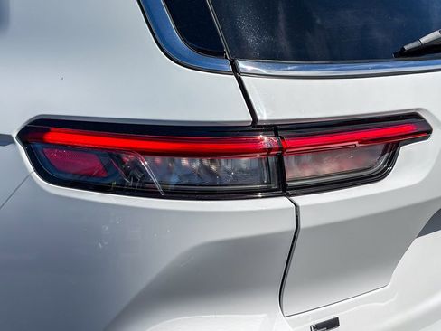 Used 2021 Jeep Grand Cherokee L Laredo w/ Luxury Tech Group I image 8