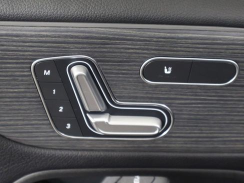Used 2023 Mercedes-Benz GLB 250 4MATIC image 35