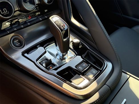 Used 2024 Jaguar F-TYPE R image 17