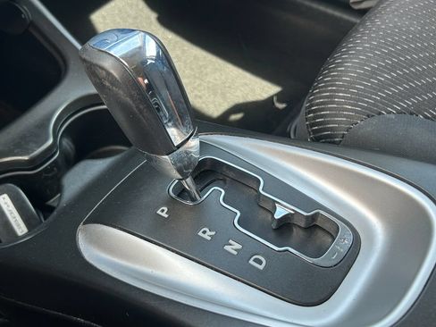 Used 2018 Dodge Journey SXT w/ Connectivity Group FWD image 16