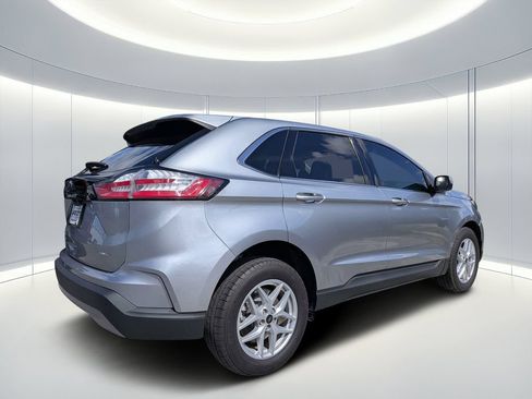 Used 2024 Ford Edge SEL w/ Convenience Package AWD/4WD image 4
