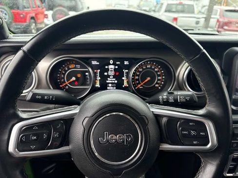 Used 2019 Jeep Wrangler Unlimited Sahara AWD/4WD image 28